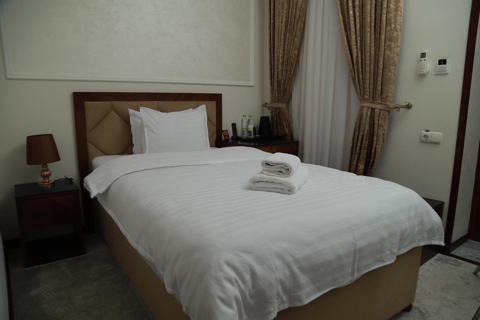 Sandhill Hotel Самарканд Екстериор снимка